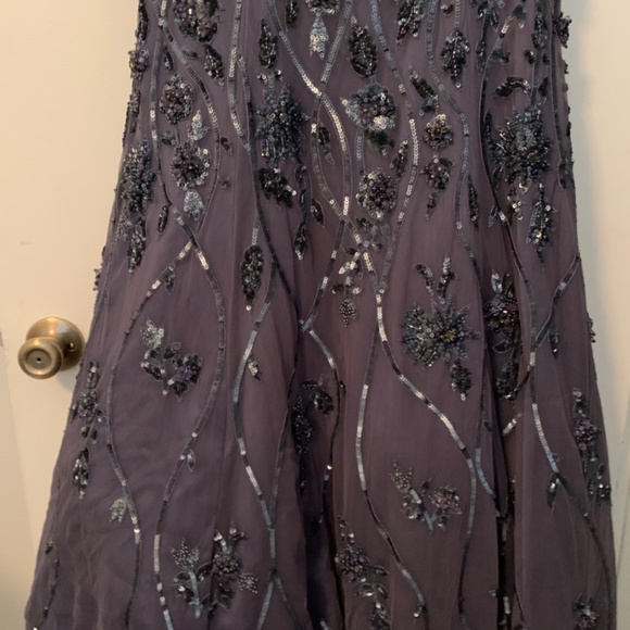 Designer gown - Picture 4 of 6